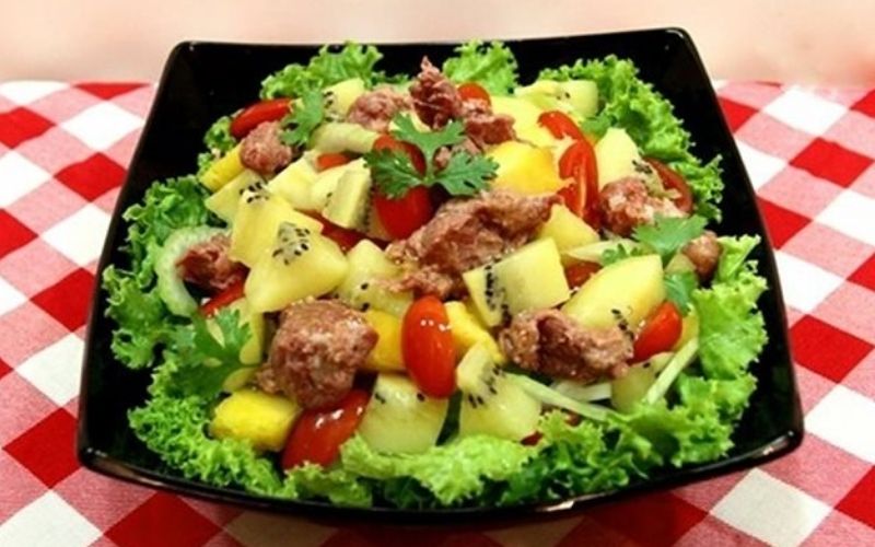 Salad kiwi trộn bò hầm