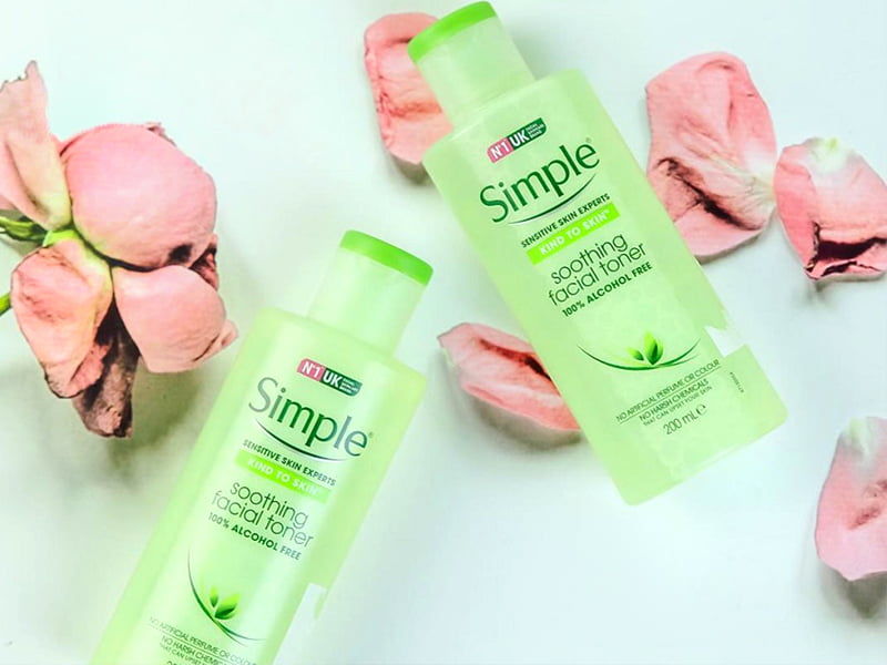 Nước hoa hồng Simple Sensitive Skin Experts